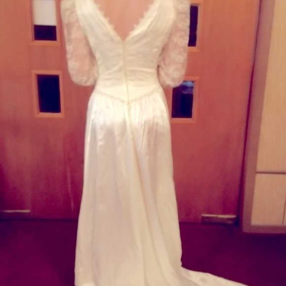 🌹Vintage 👰 Wedding 👗 comes with matching Vail (Petite👰 Brides)
(Size 8p) - Picture 11 of 16